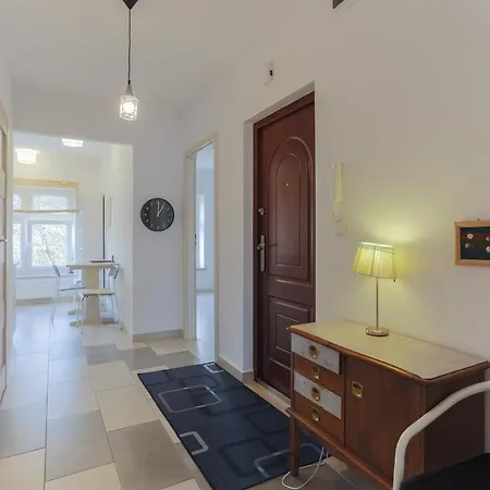 Spacious In Heart Of Oldtown Apartment *